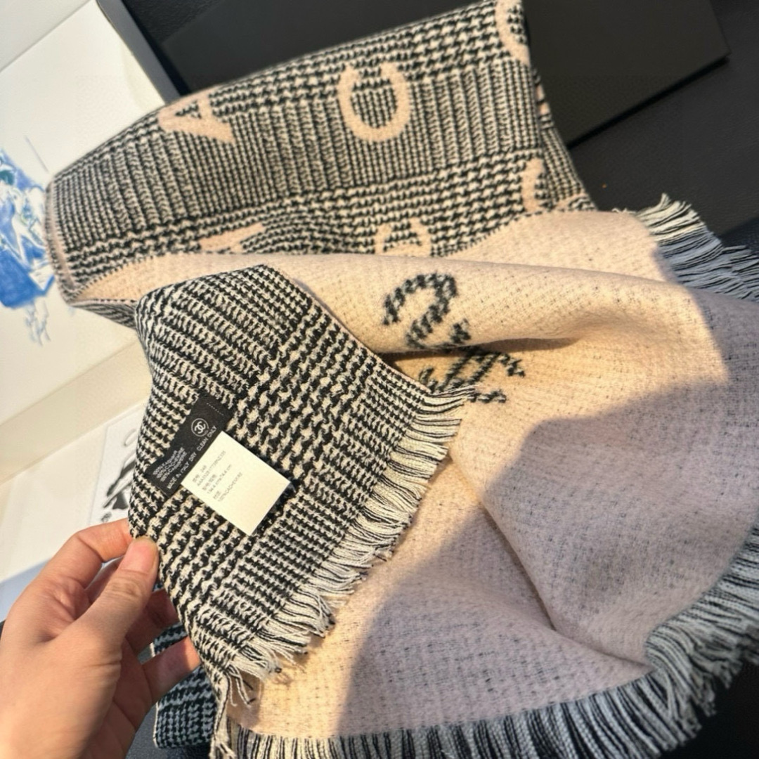 香奶奶 新款，Chanel(香奈儿)24cocoChanel系列，张予曦同款围巾，被誉为24年香奶奶最好