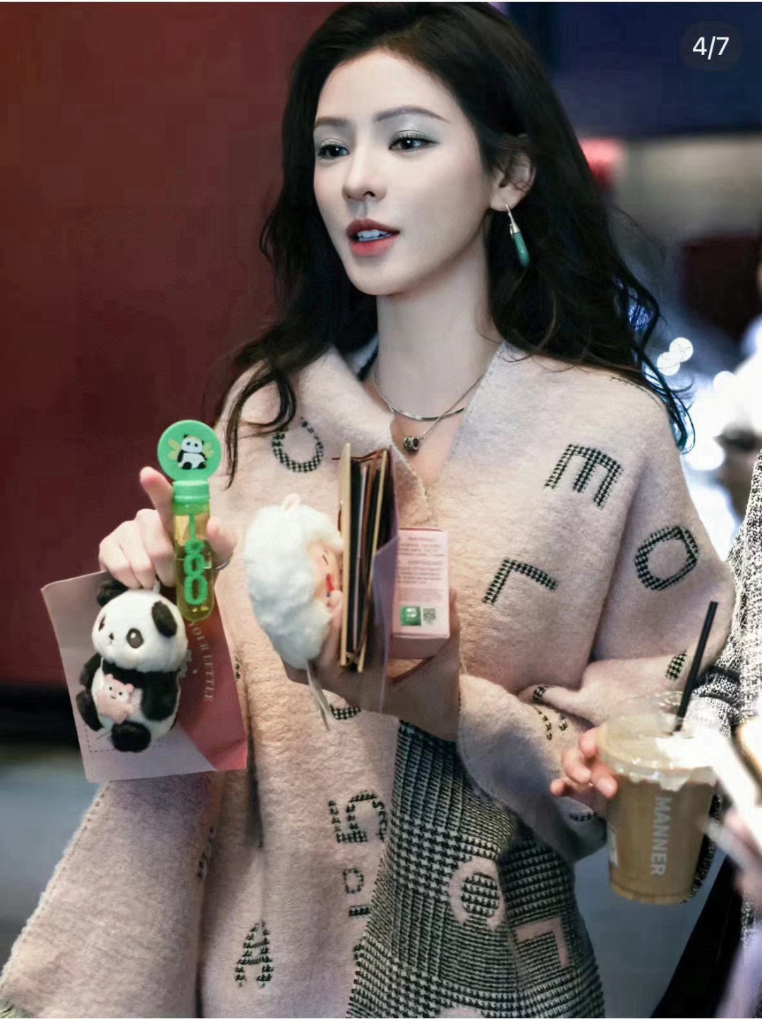 香奶奶 新款，Chanel(香奈儿)24cocoChanel系列，张予曦同款围巾，被誉为24年香奶奶最好