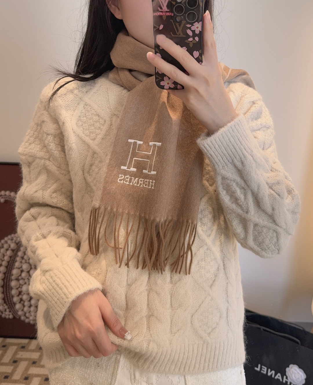 ✨✨爱马仕双面围巾❗好看的要疯掉了，太有型太有魅力了❗❗非常斯文时尚的秋冬单品！真的很喜欢，非常Clas