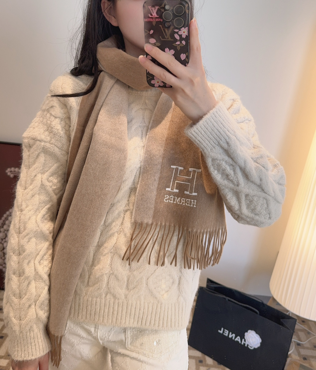 ✨✨爱马仕双面围巾❗好看的要疯掉了，太有型太有魅力了❗❗非常斯文时尚的秋冬单品！真的很喜欢，非常Clas