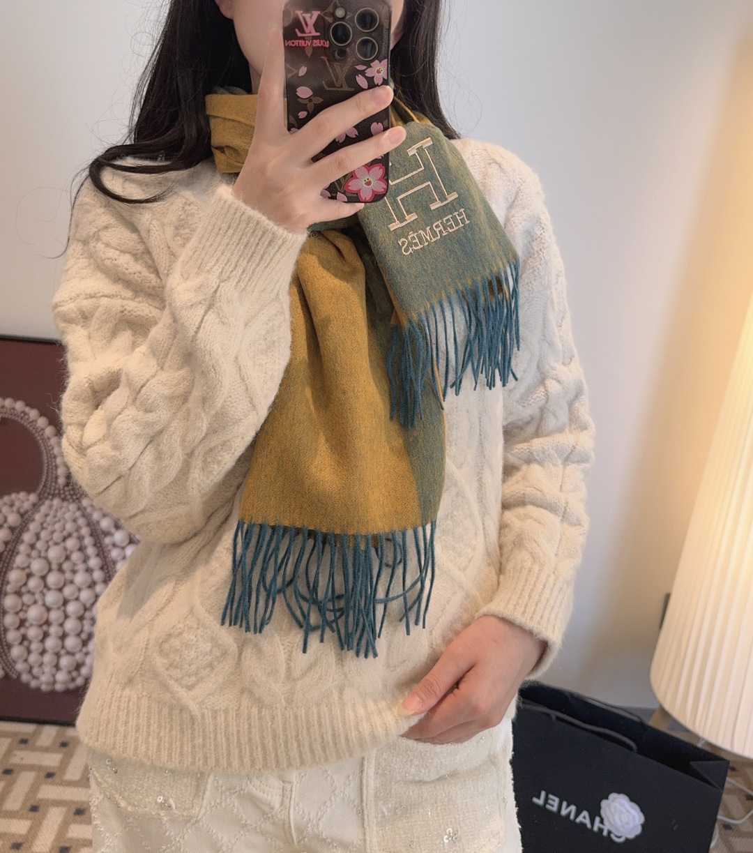 ✨✨爱马仕双面围巾❗好看的要疯掉了，太有型太有魅力了❗❗非常斯文时尚的秋冬单品！真的很喜欢，非常Clas