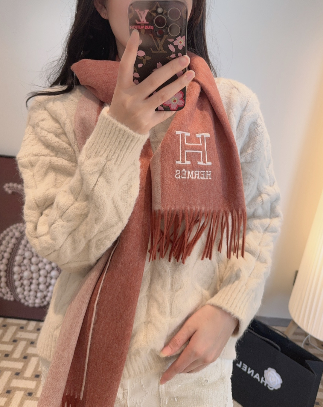 ✨✨爱马仕双面围巾❗好看的要疯掉了，太有型太有魅力了❗❗非常斯文时尚的秋冬单品！真的很喜欢，非常Clas