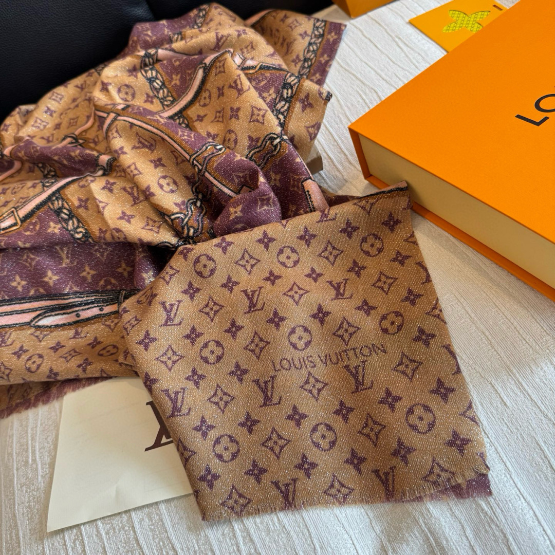 会发光发亮的围巾银丝羊绒长巾✨专柜同步‼️真心赞‼️驴家路易威登经典 Monogram 图案搭配彩色边框