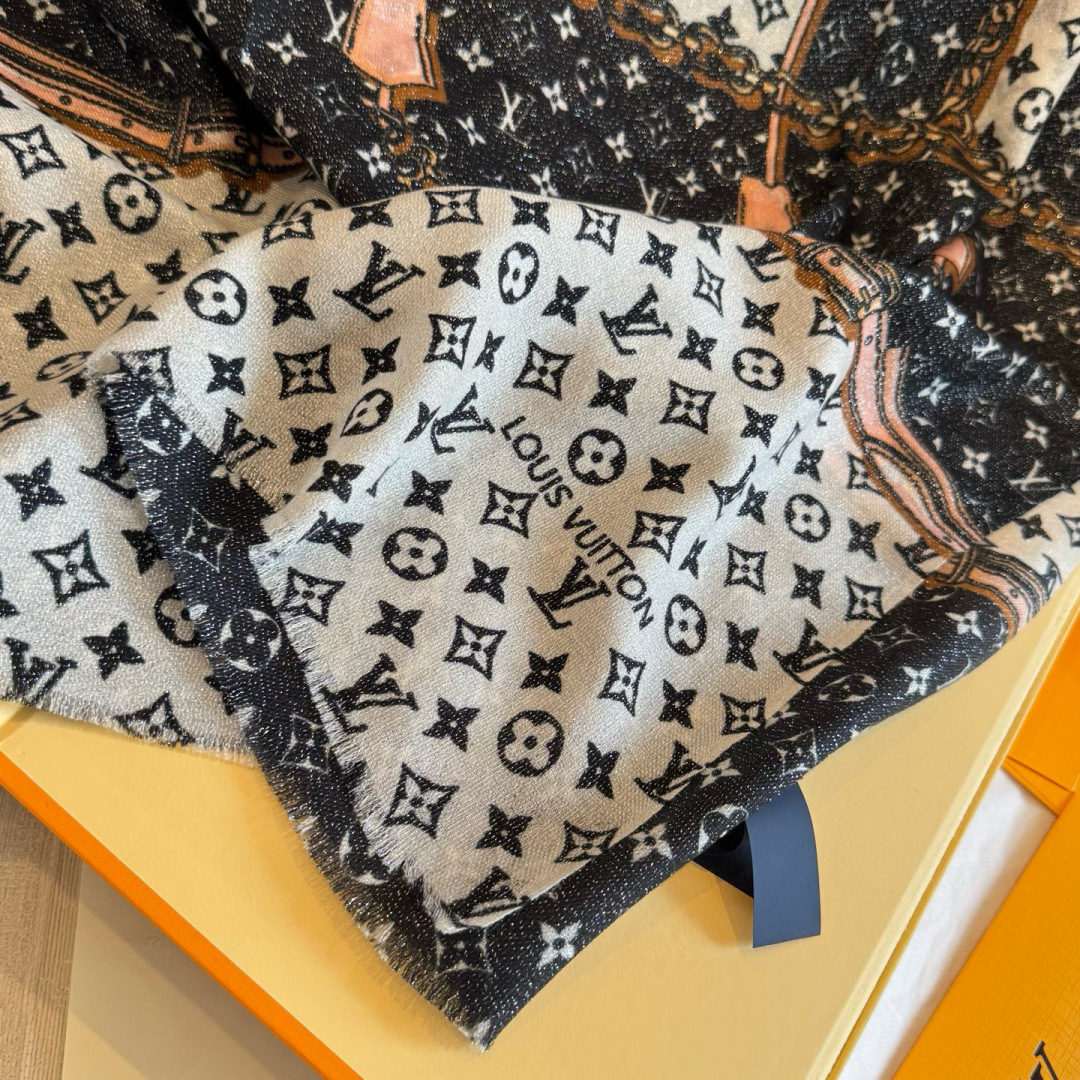 会发光发亮的围巾银丝羊绒长巾✨专柜同步‼️真心赞‼️驴家路易威登经典 Monogram 图案搭配彩色边框