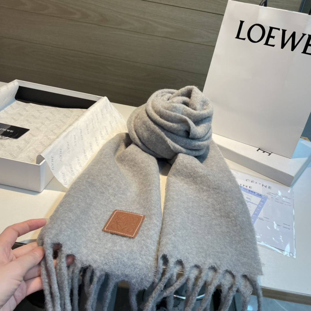 【▪❤️️Loewe超美新款马海毛围巾！超级推荐入手！】质感好货！罗意威主打的马海毛围巾~据说超难买哦！