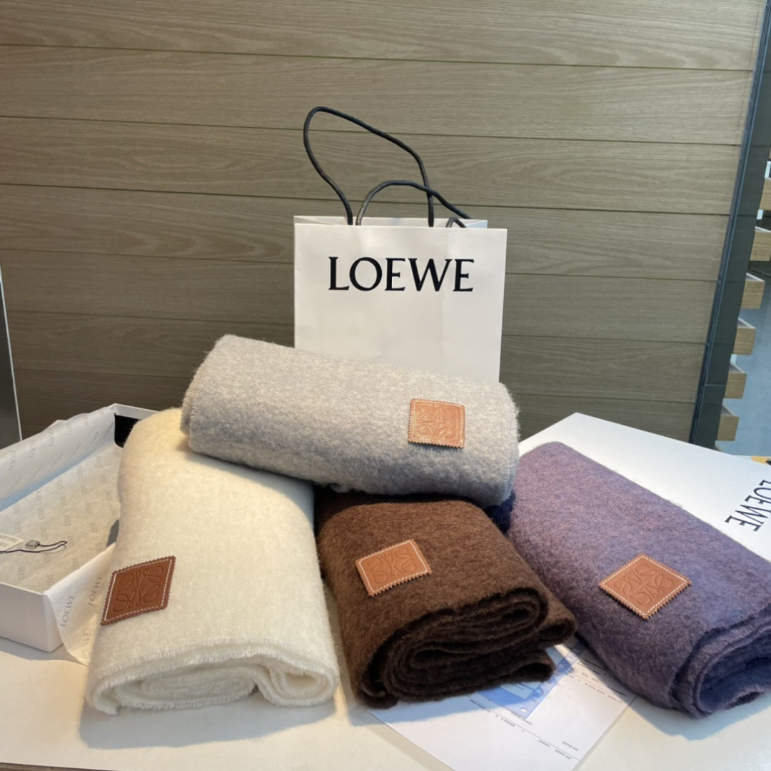 【▪❤️️Loewe超美新款马海毛围巾！超级推荐入手！】质感好货！罗意威主打的马海毛围巾~据说超难买哦！