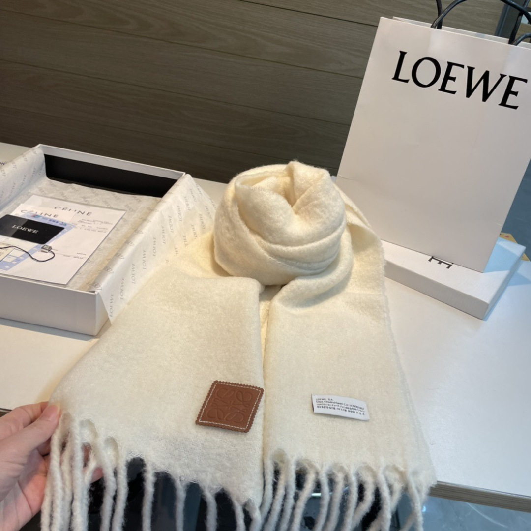 【▪❤️️Loewe超美新款马海毛围巾！超级推荐入手！】质感好货！罗意威主打的马海毛围巾~据说超难买哦！