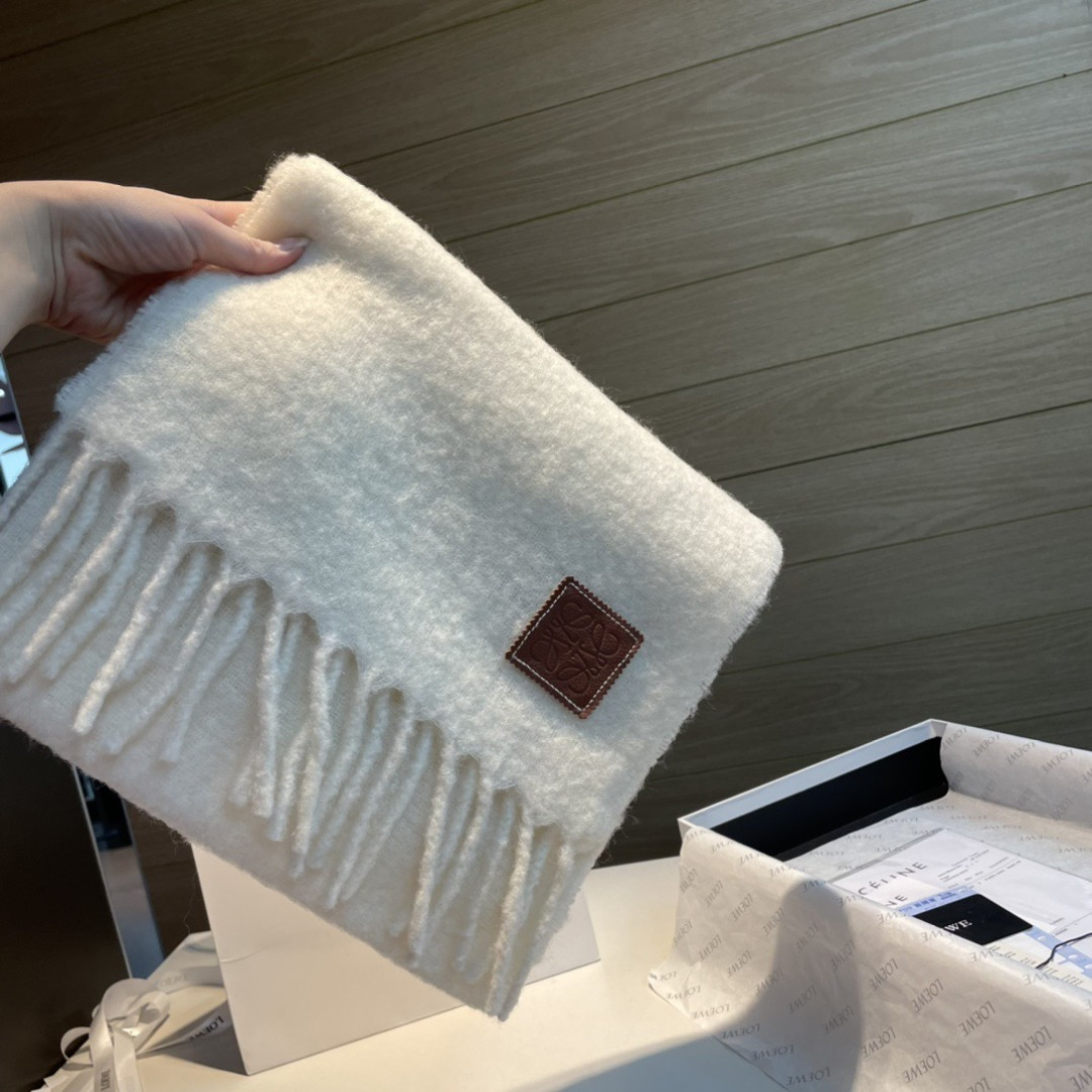 【▪❤️️Loewe超美新款马海毛围巾！超级推荐入手！】质感好货！罗意威主打的马海毛围巾~据说超难买哦！
