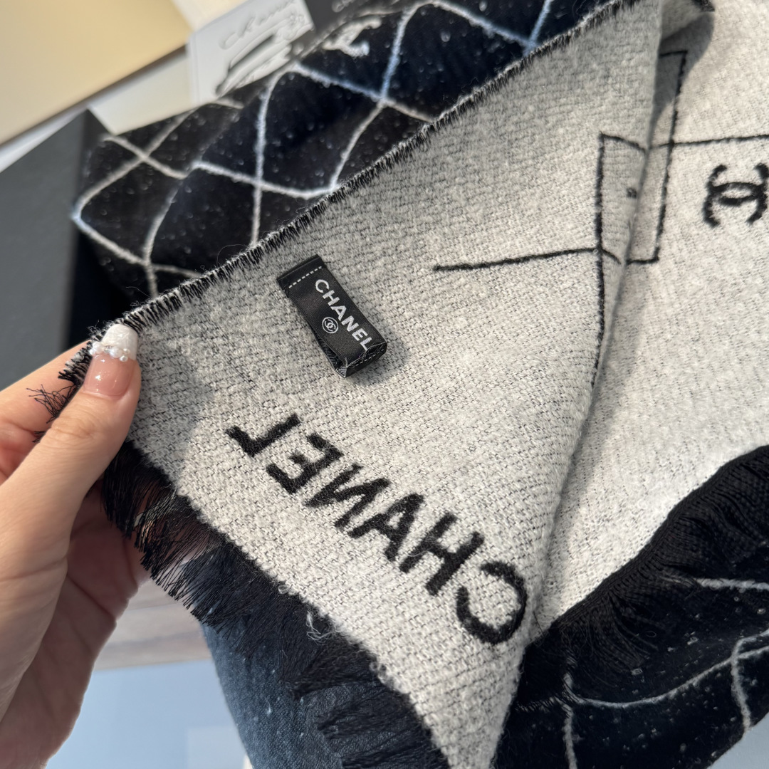 原单𝑪𝒉 菱格标志 45*200cm.100%山羊绒精选顶级山羊绒/绵羊毛/桑蚕丝，融合精湛工艺。触感细