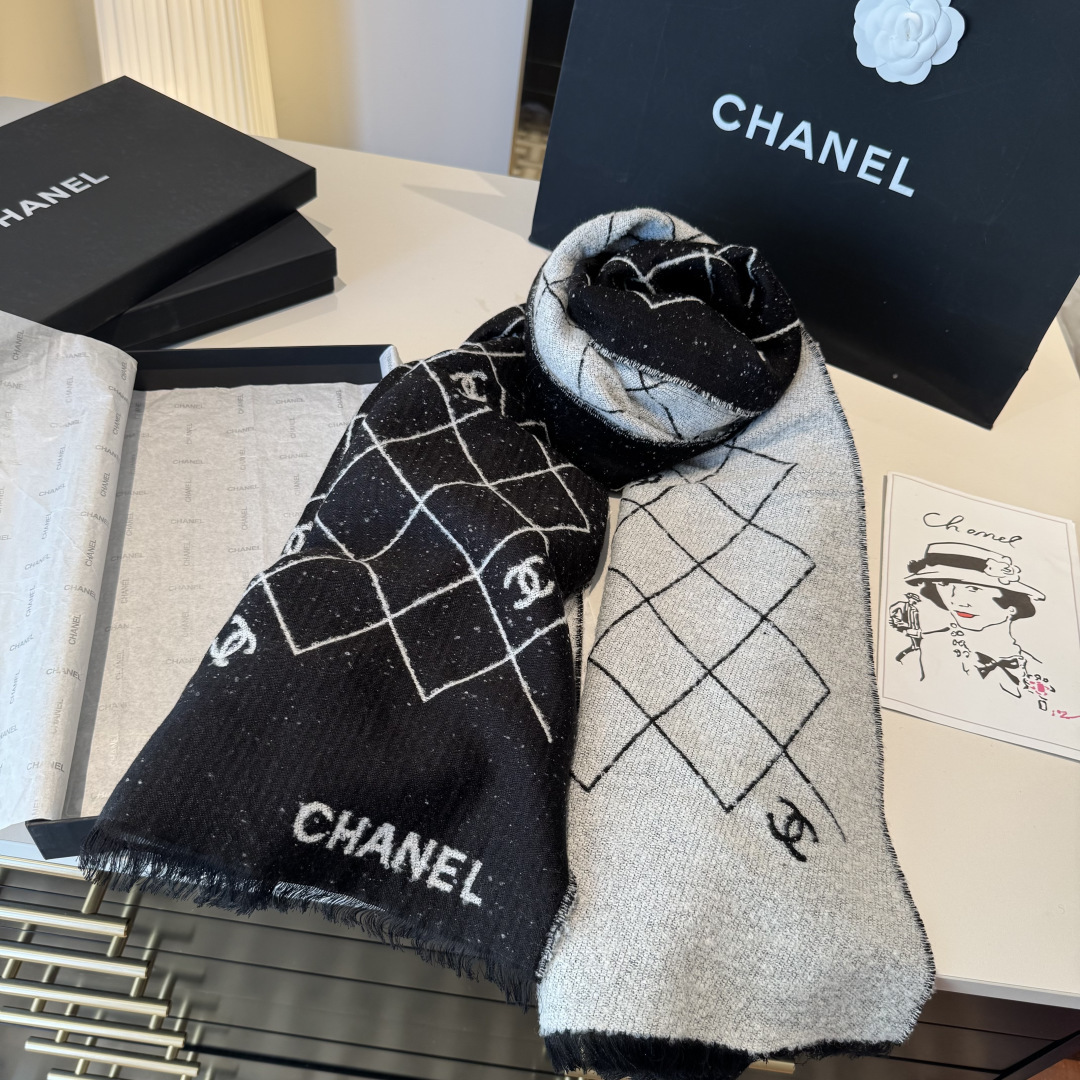 原单𝑪𝒉 菱格标志 45*200cm.100%山羊绒精选顶级山羊绒/绵羊毛/桑蚕丝，融合精湛工艺。触感细