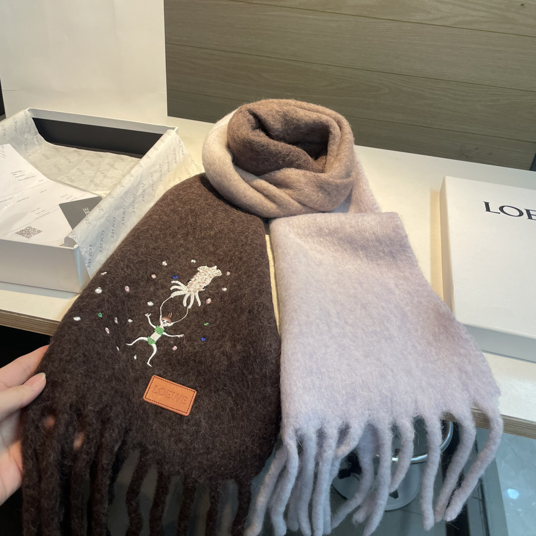 【▪❤️️Loewe超美新款马海毛围巾！超级推荐入手！】质感好货！罗意威主打的马海毛围巾~据说超难买哦！