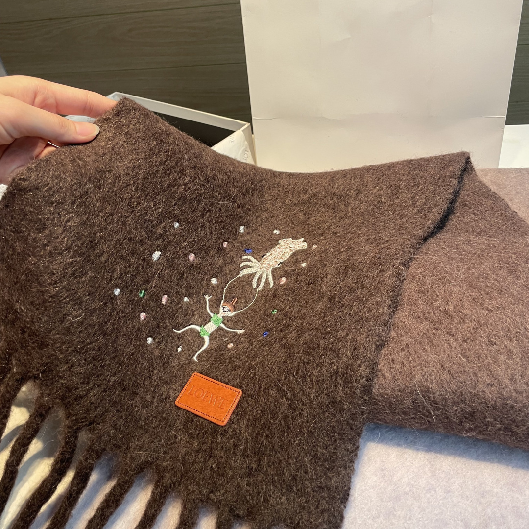 【▪❤️️Loewe超美新款马海毛围巾！超级推荐入手！】质感好货！罗意威主打的马海毛围巾~据说超难买哦！