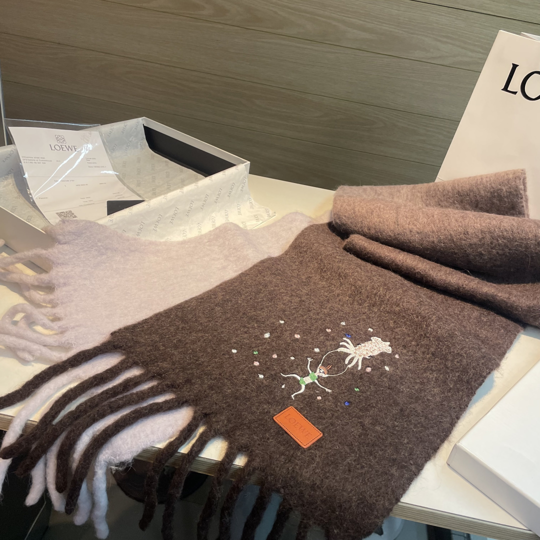 【▪❤️️Loewe超美新款马海毛围巾！超级推荐入手！】质感好货！罗意威主打的马海毛围巾~据说超难买哦！