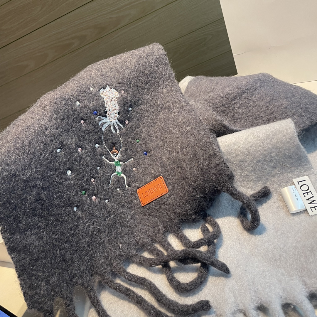 【▪❤️️Loewe超美新款马海毛围巾！超级推荐入手！】质感好货！罗意威主打的马海毛围巾~据说超难买哦！