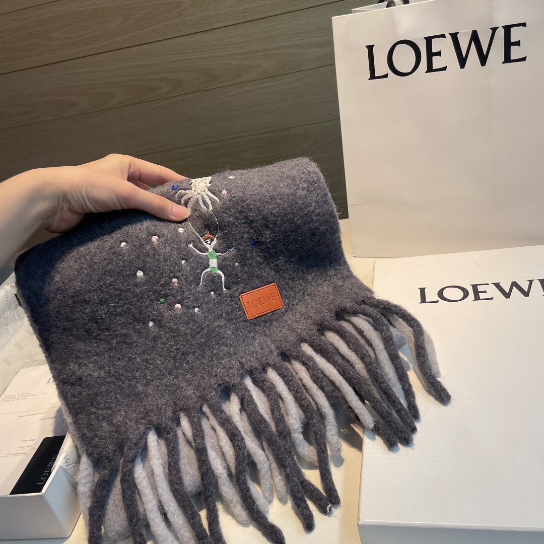 【▪❤️️Loewe超美新款马海毛围巾！超级推荐入手！】质感好货！罗意威主打的马海毛围巾~据说超难买哦！