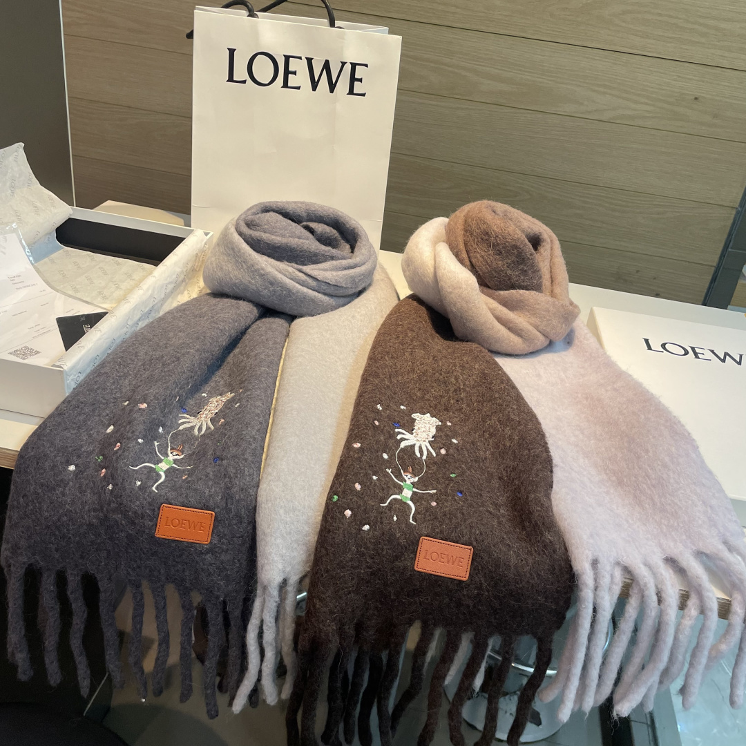 【▪❤️️Loewe超美新款马海毛围巾！超级推荐入手！】质感好货！罗意威主打的马海毛围巾~据说超难买哦！