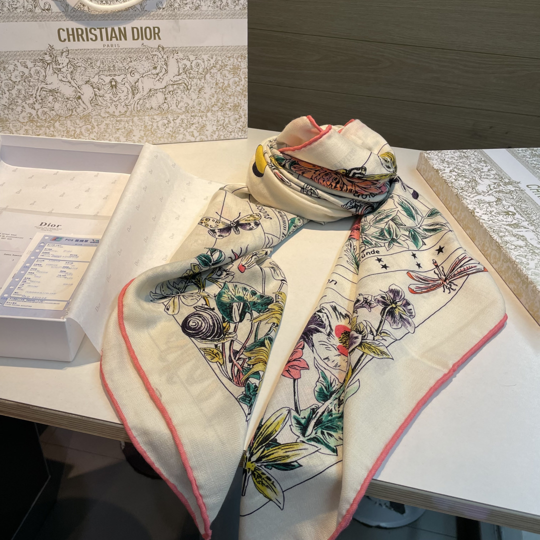 新款现货💖💖140丝绒方巾双面同色（专柜同步Dior 迪奥）‼️抢‼️VIP推荐 ‼️下手一定要快【高端