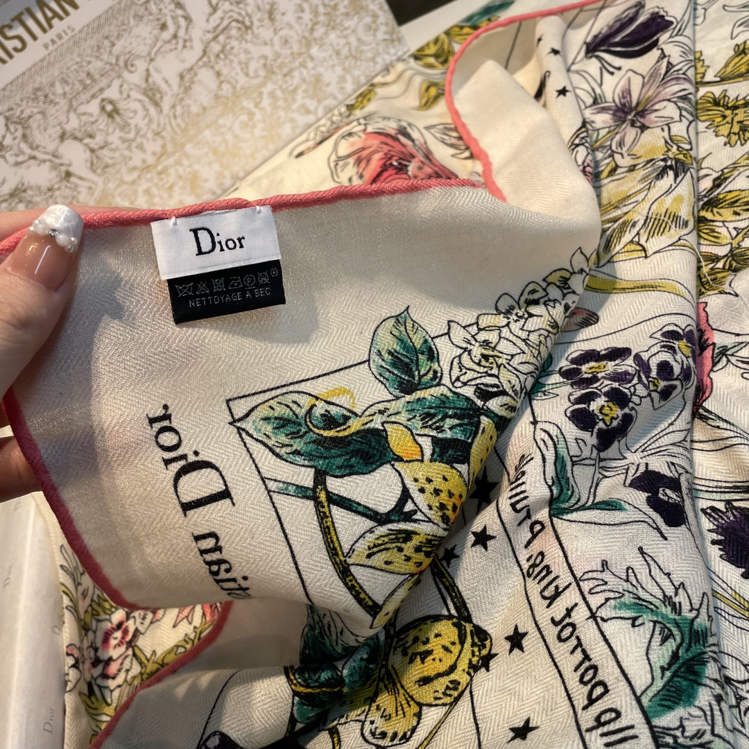 新款现货💖💖140丝绒方巾双面同色（专柜同步Dior 迪奥）‼️抢‼️VIP推荐 ‼️下手一定要快【高端