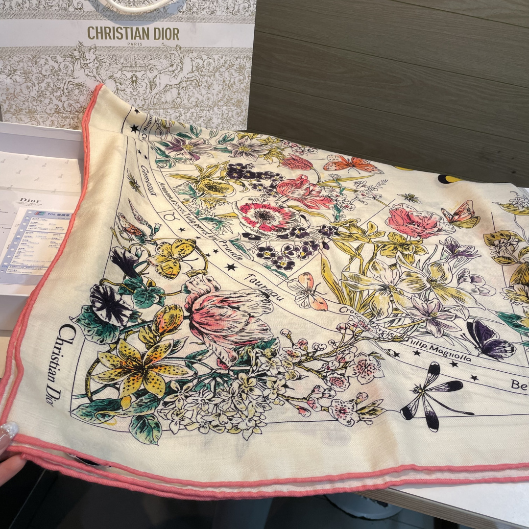 新款现货💖💖140丝绒方巾双面同色（专柜同步Dior 迪奥）‼️抢‼️VIP推荐 ‼️下手一定要快【高端