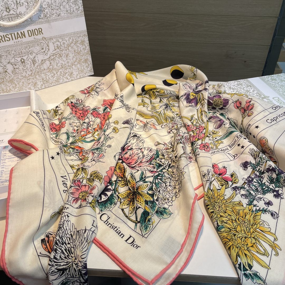 新款现货💖💖140丝绒方巾双面同色（专柜同步Dior 迪奥）‼️抢‼️VIP推荐 ‼️下手一定要快【高端