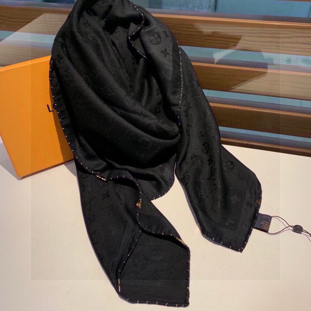 重磅货，质感真心赞‼️LV专柜限量金属老花饰扣，纯手工金线卷边披肩‼️听QC说，这个卷边超级费工时，熟练