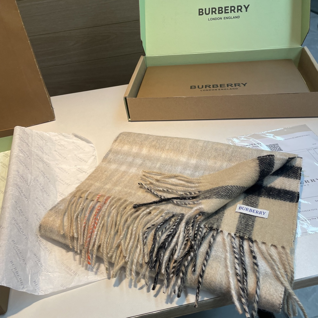 Burberry 混绒款 高端货 行 巴宝莉 超爆万年款 【 长巾】羊绒围巾 品质手感好到不行‼ 100% 羊绒 高尖端产物 绝对令人尖叫的品质 的顶尖设计款