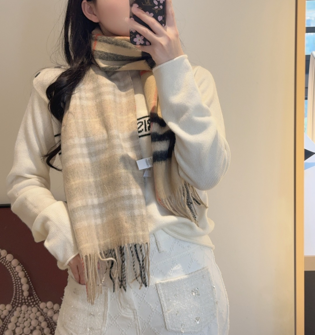 Burberry 混绒款 高端货 行 巴宝莉 超爆万年款 【 长巾】羊绒围巾 品质手感好到不行‼ 100% 羊绒 高尖端产物 绝对令人尖叫的品质 的顶尖设计款