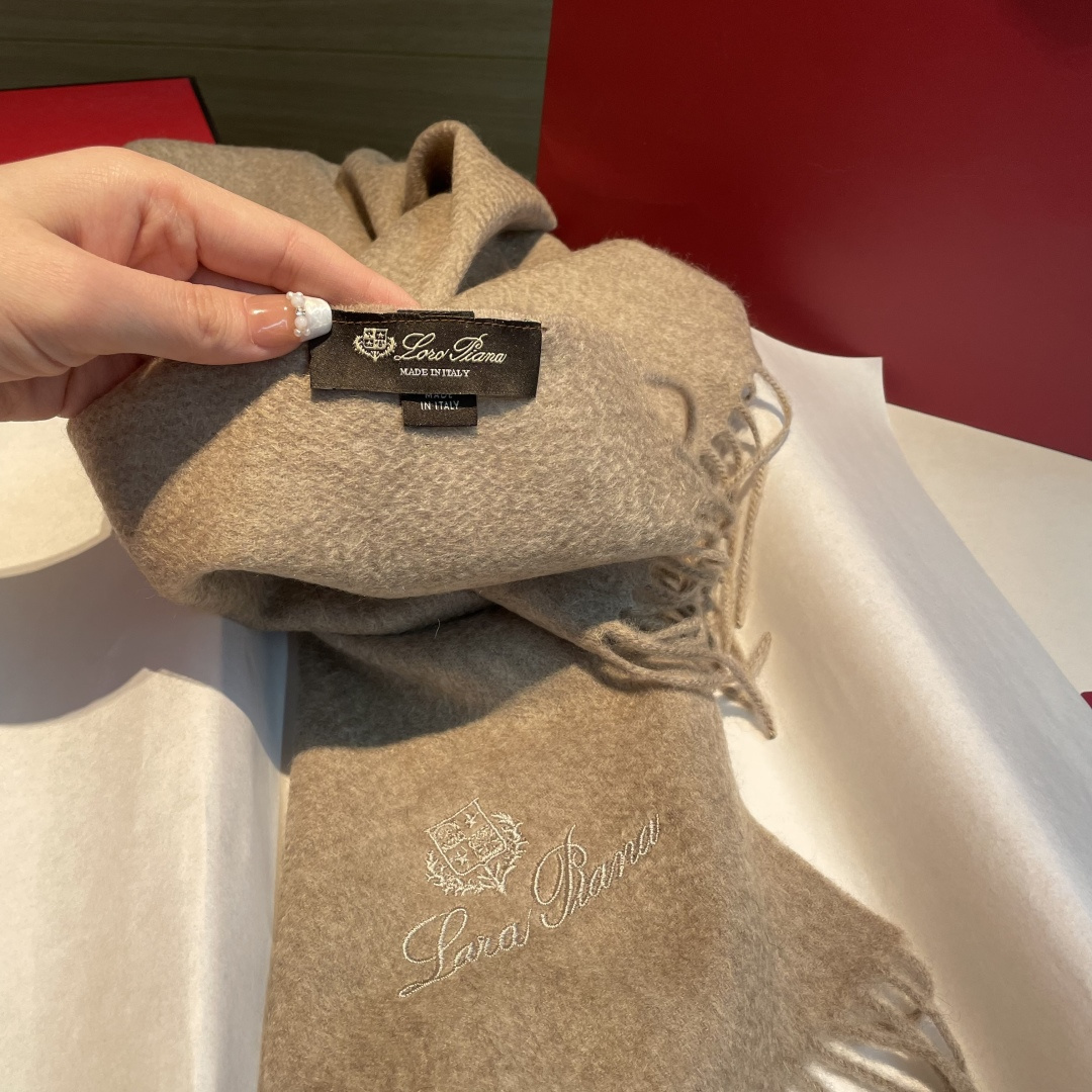 Loro Piana · 诺悠翩雅秋冬新品❗️【极品山羊绒小围巾】送人自留都太高大上了😍重磅上新，爆款爆