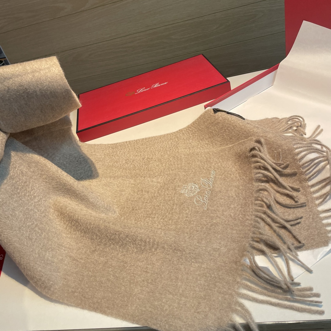Loro Piana · 诺悠翩雅秋冬新品❗️【极品山羊绒小围巾】送人自留都太高大上了😍重磅上新，爆款爆