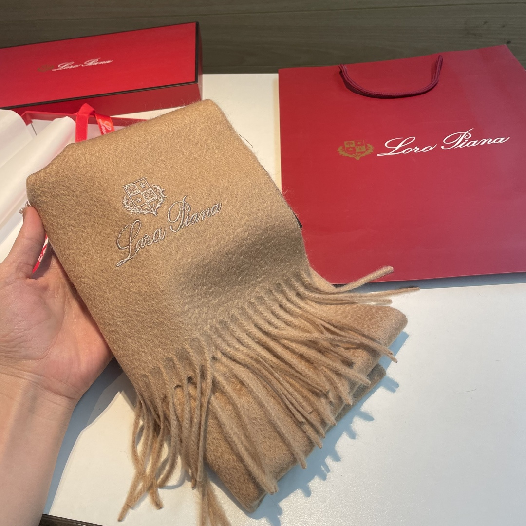 Loro Piana · 诺悠翩雅秋冬新品❗️【极品山羊绒小围巾】送人自留都太高大上了😍重磅上新，爆款爆