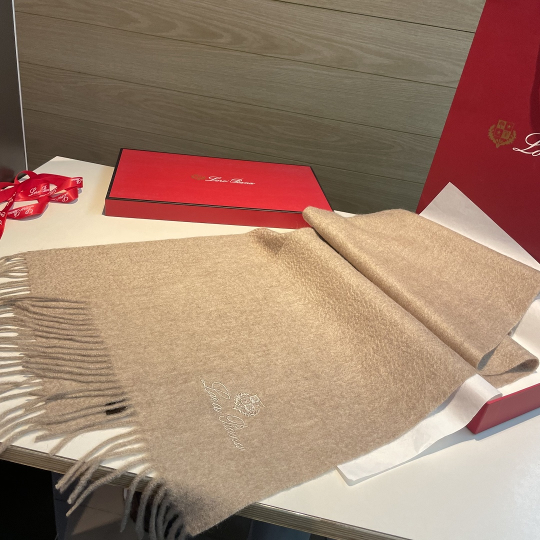 Loro Piana · 诺悠翩雅秋冬新品❗️【极品山羊绒小围巾】送人自留都太高大上了😍重磅上新，爆款爆