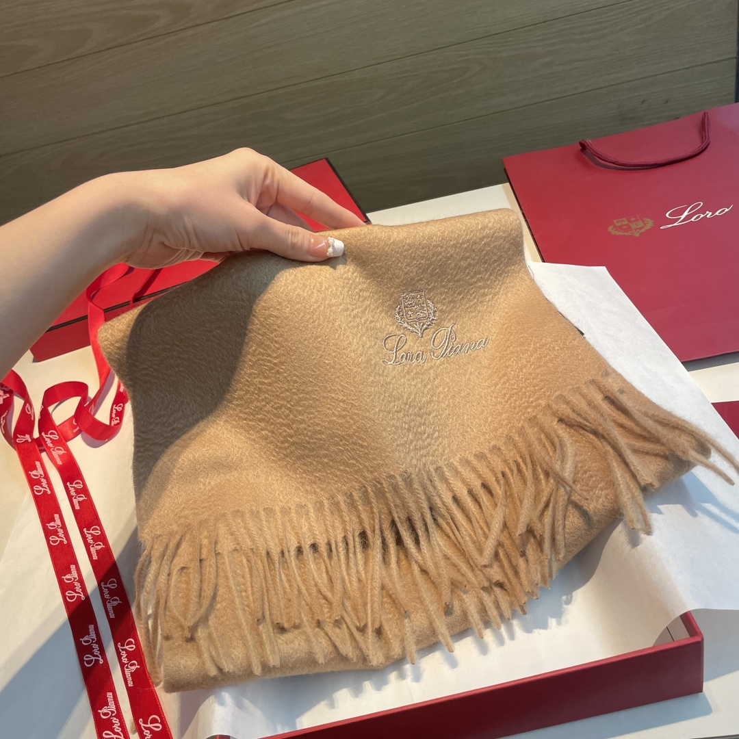 Loro Piana · 诺悠翩雅秋冬新品❗️【极品山羊绒小围巾】送人自留都太高大上了😍重磅上新，爆款爆