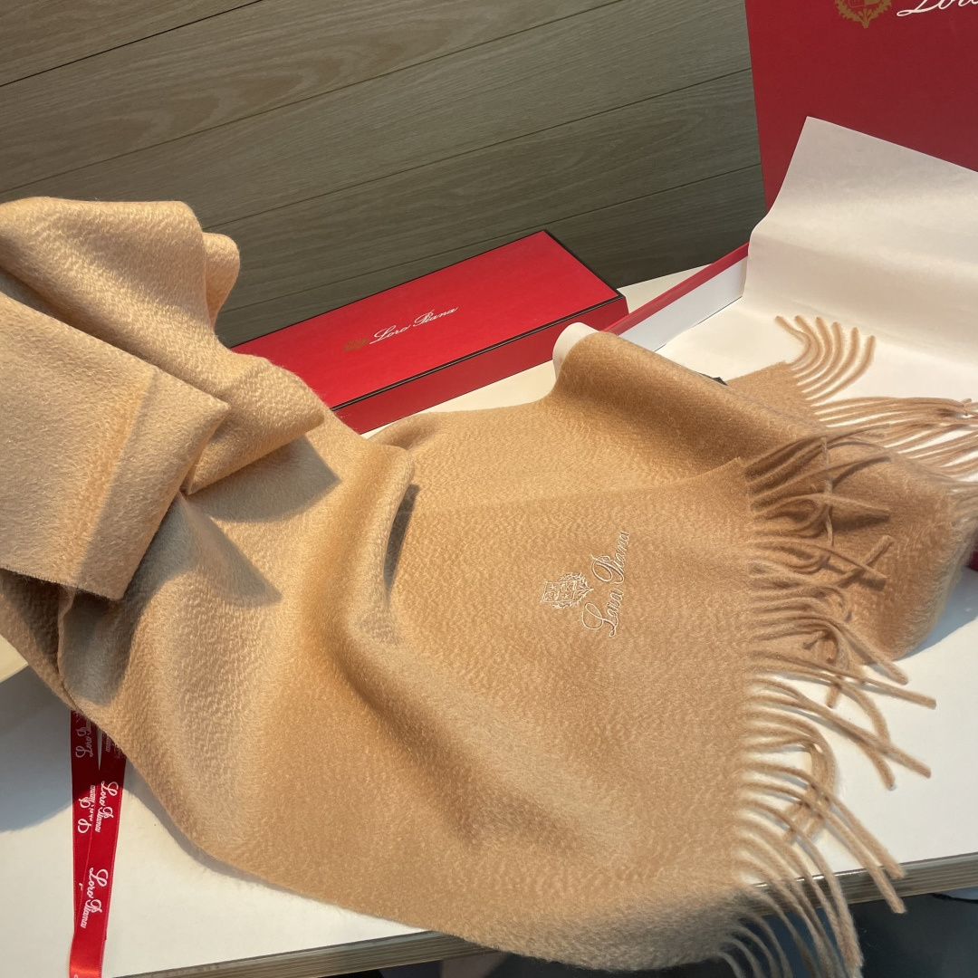 Loro Piana · 诺悠翩雅秋冬新品❗️【极品山羊绒小围巾】送人自留都太高大上了😍重磅上新，爆款爆