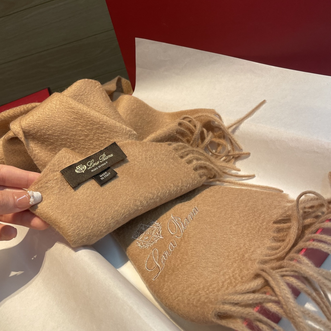 Loro Piana · 诺悠翩雅秋冬新品❗️【极品山羊绒小围巾】送人自留都太高大上了😍重磅上新，爆款爆