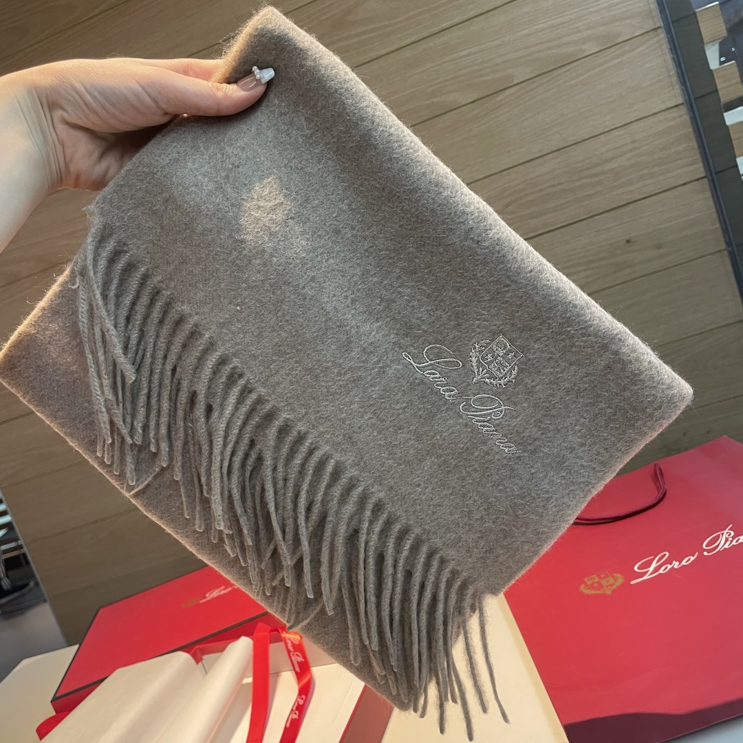 Loro Piana · 诺悠翩雅秋冬新品❗️【极品山羊绒小围巾】送人自留都太高大上了😍重磅上新，爆款爆