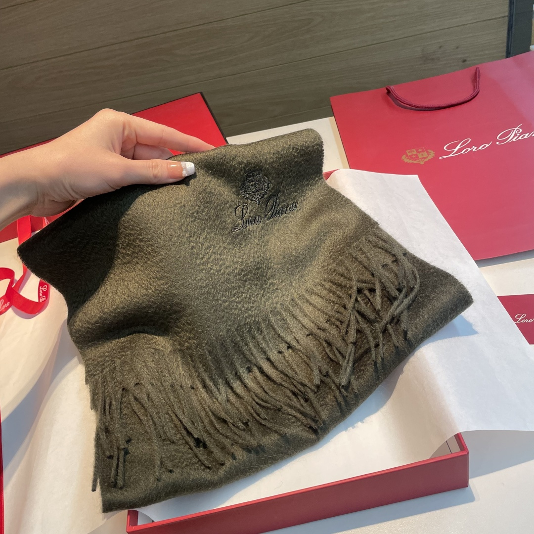 Loro Piana · 诺悠翩雅秋冬新品❗️【极品山羊绒小围巾】送人自留都太高大上了😍重磅上新，爆款爆