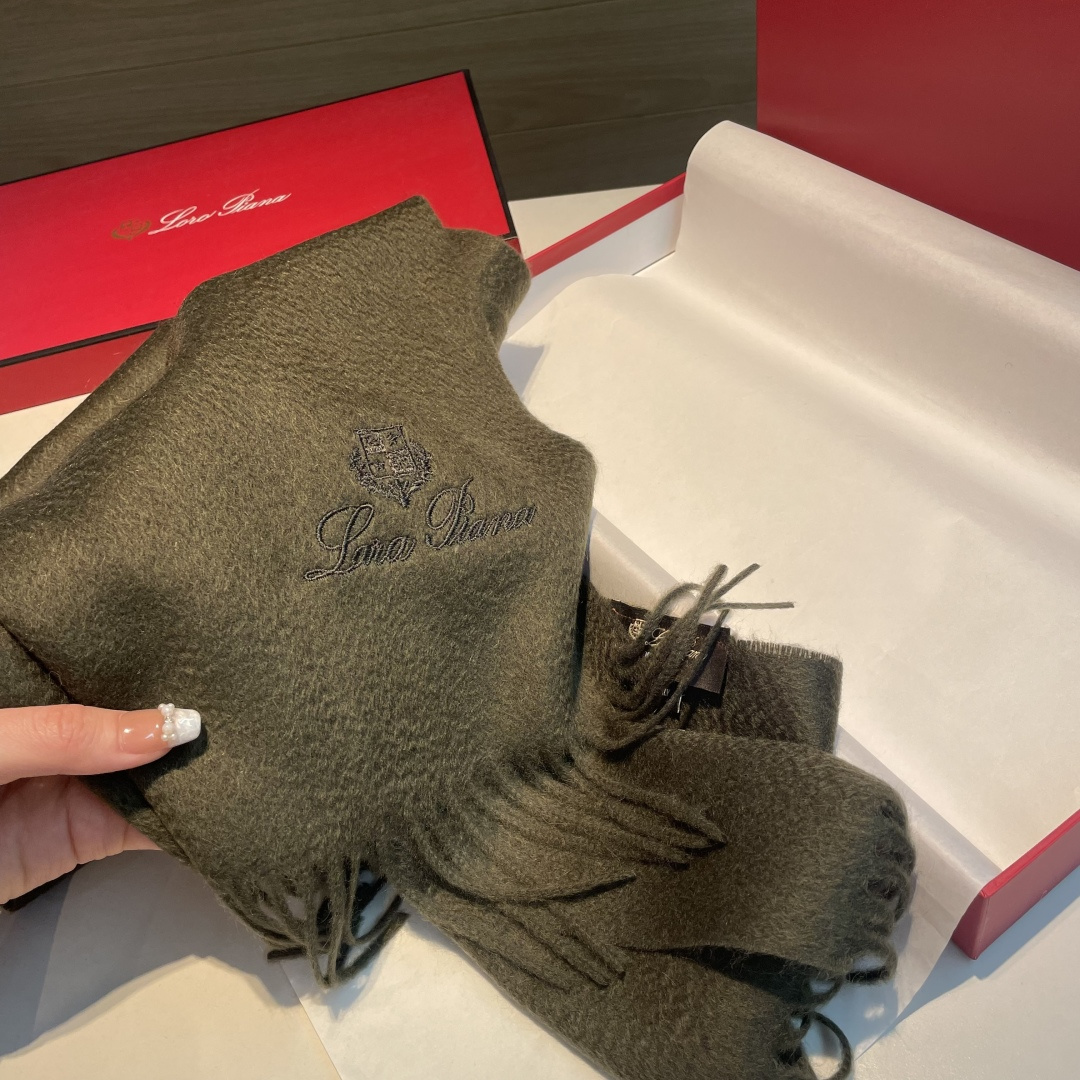 Loro Piana · 诺悠翩雅秋冬新品❗️【极品山羊绒小围巾】送人自留都太高大上了😍重磅上新，爆款爆