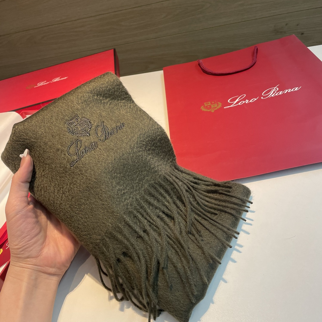 Loro Piana · 诺悠翩雅秋冬新品❗️【极品山羊绒小围巾】送人自留都太高大上了😍重磅上新，爆款爆