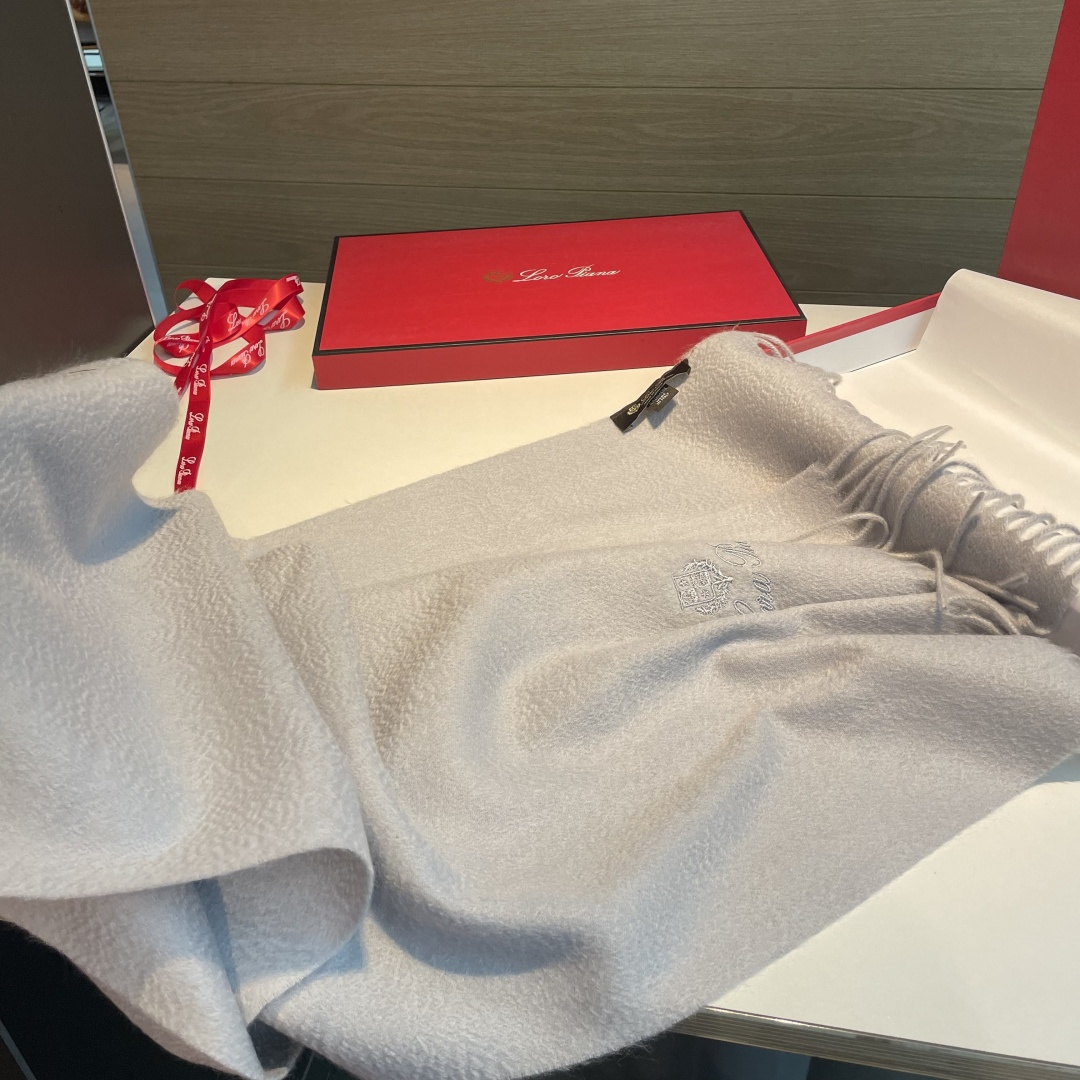 Loro Piana · 诺悠翩雅秋冬新品❗️【极品山羊绒小围巾】送人自留都太高大上了😍重磅上新，爆款爆
