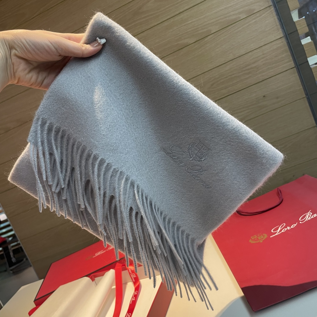 Loro Piana · 诺悠翩雅秋冬新品❗️【极品山羊绒小围巾】送人自留都太高大上了😍重磅上新，爆款爆