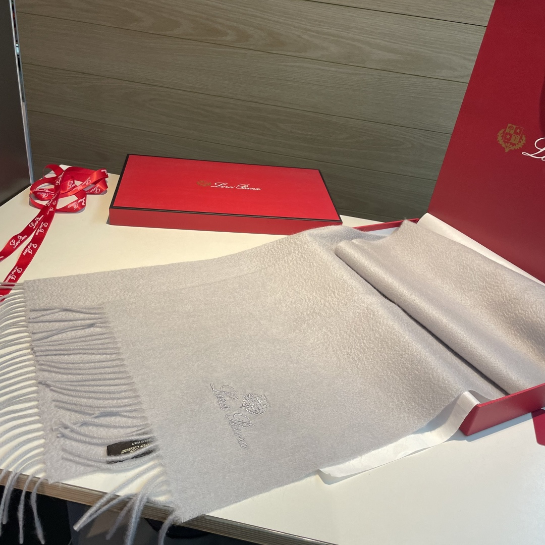 Loro Piana · 诺悠翩雅秋冬新品❗️【极品山羊绒小围巾】送人自留都太高大上了😍重磅上新，爆款爆