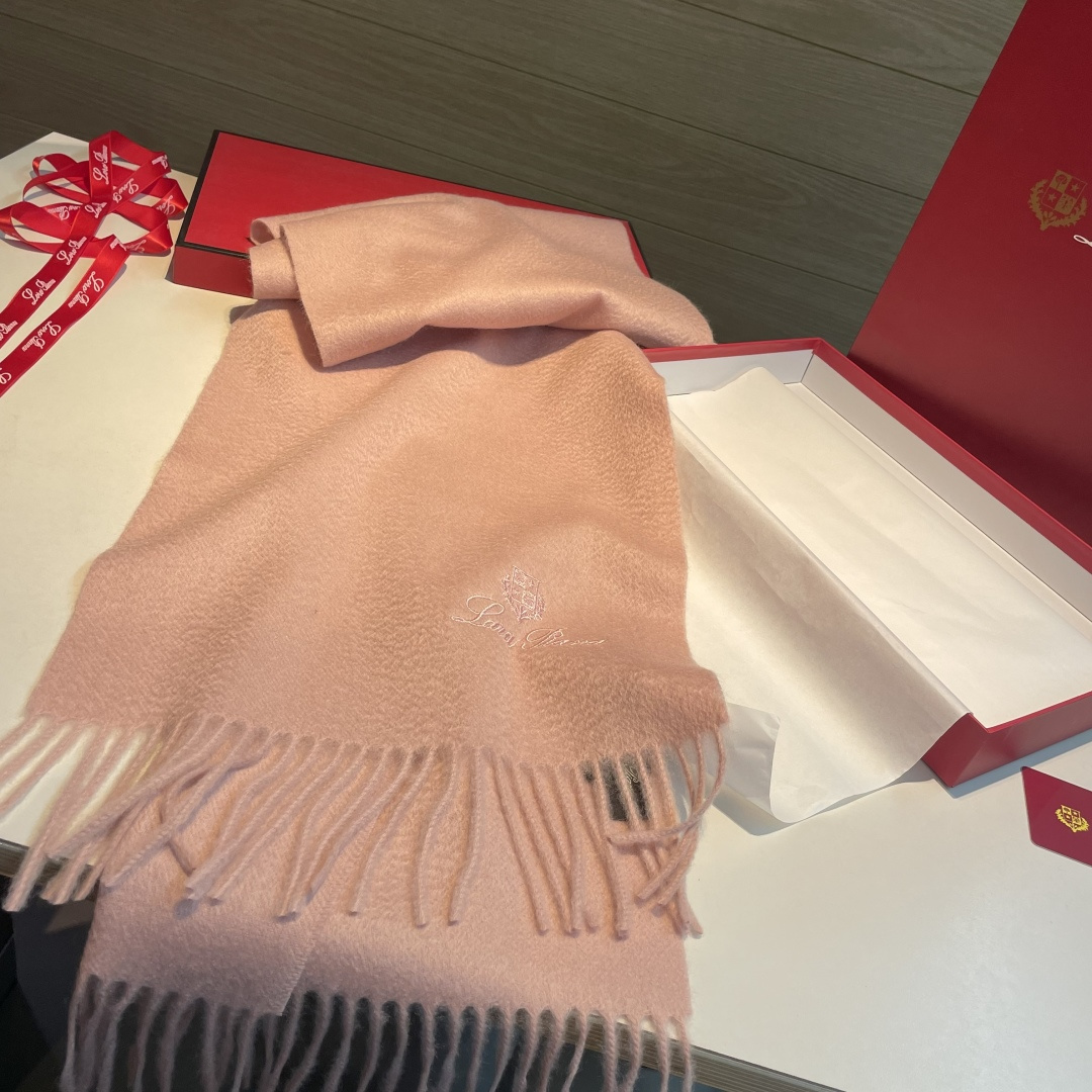 Loro Piana · 诺悠翩雅秋冬新品❗️【极品山羊绒小围巾】送人自留都太高大上了😍重磅上新，爆款爆