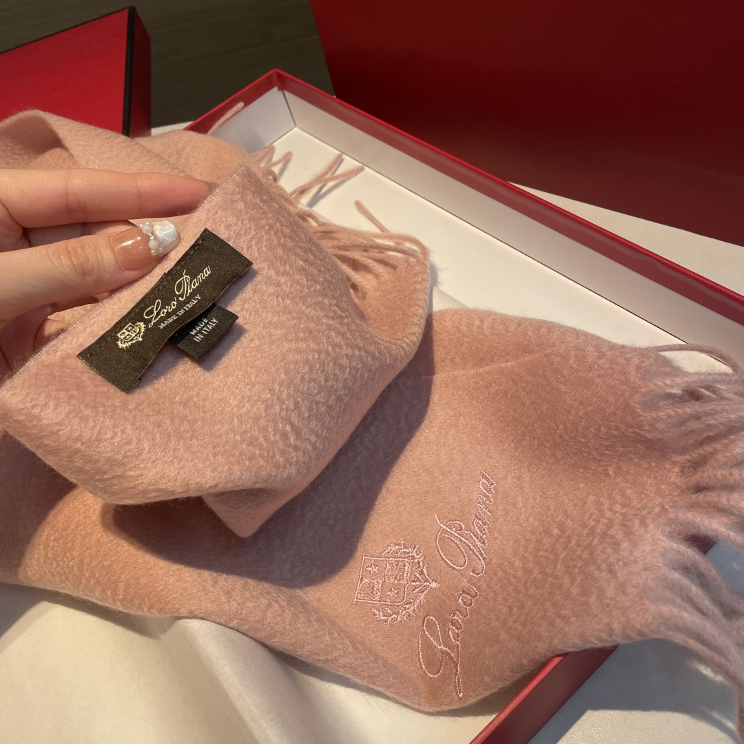 Loro Piana · 诺悠翩雅秋冬新品❗️【极品山羊绒小围巾】送人自留都太高大上了😍重磅上新，爆款爆