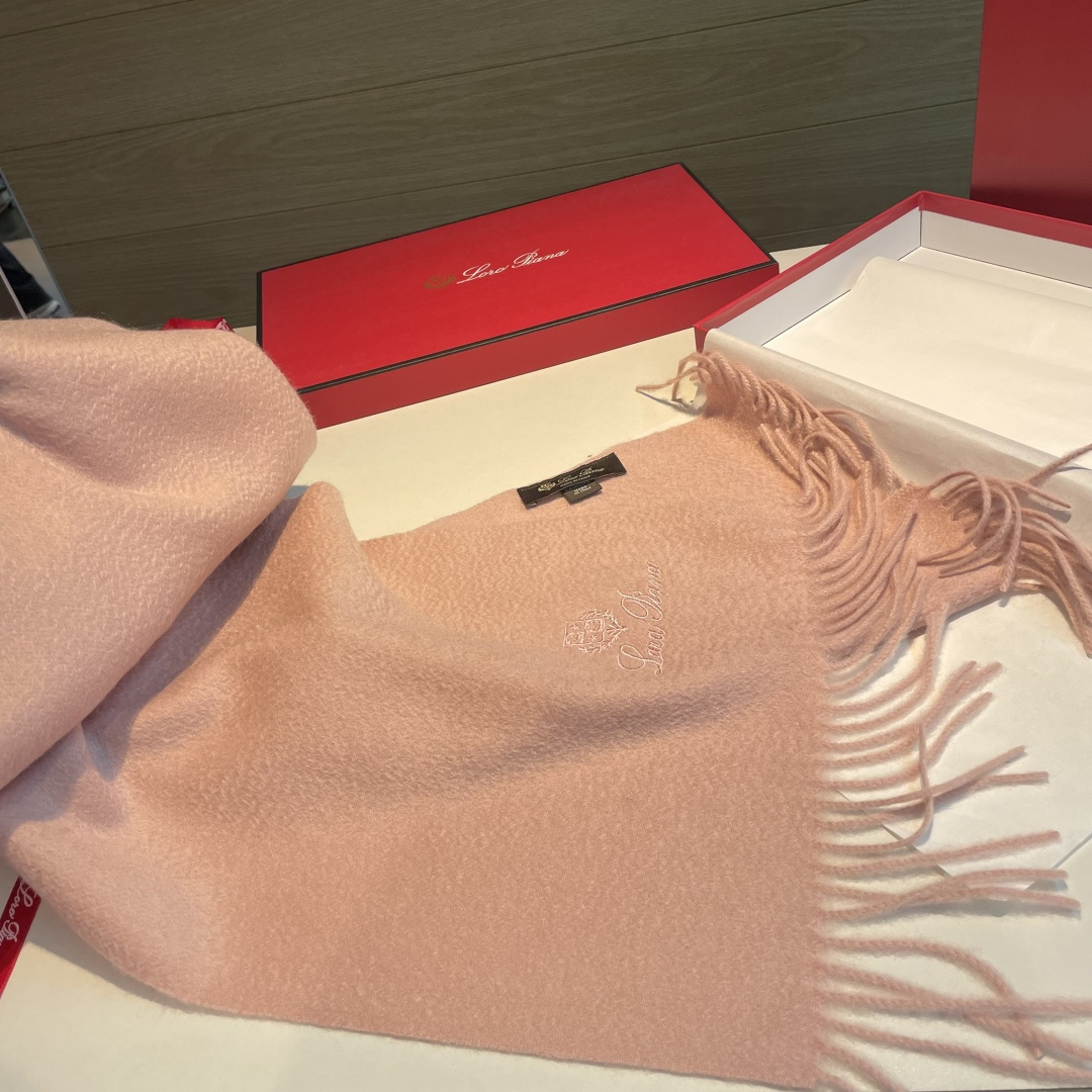 Loro Piana · 诺悠翩雅秋冬新品❗️【极品山羊绒小围巾】送人自留都太高大上了😍重磅上新，爆款爆