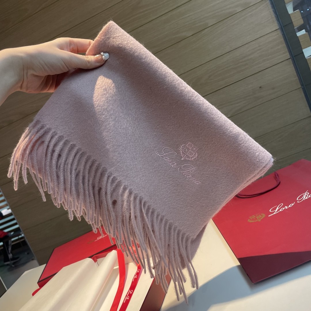 Loro Piana · 诺悠翩雅秋冬新品❗️【极品山羊绒小围巾】送人自留都太高大上了😍重磅上新，爆款爆