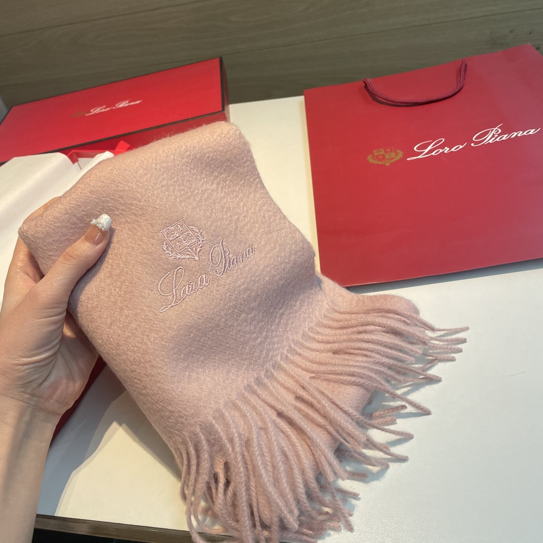 Loro Piana · 诺悠翩雅秋冬新品❗️【极品山羊绒小围巾】送人自留都太高大上了😍重磅上新，爆款爆