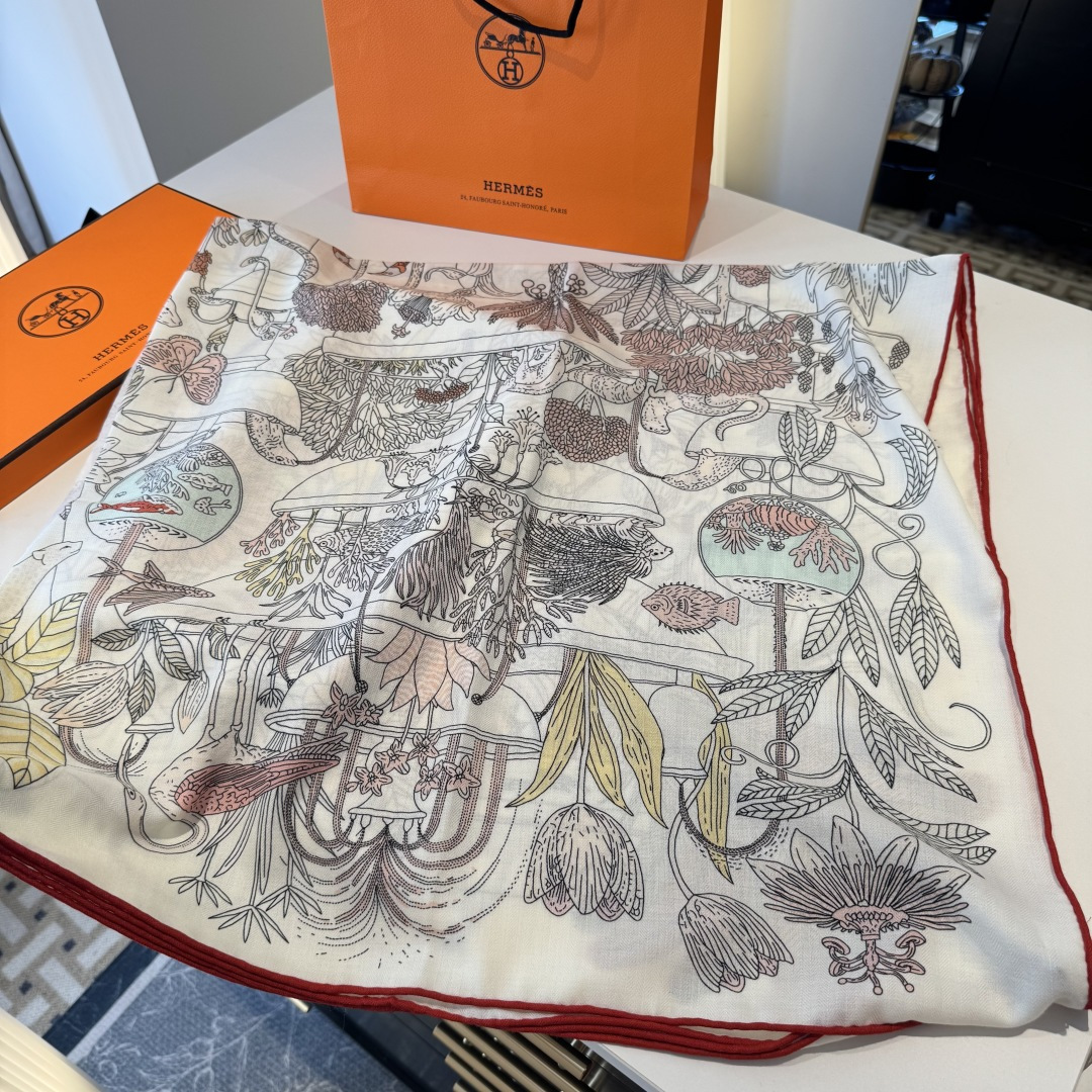 爱马仕（Hermes）2025年秋冬抢先 上新💞【双面同色丝毛方巾】手工卷边山羊绒和真丝混纺披肩（70%