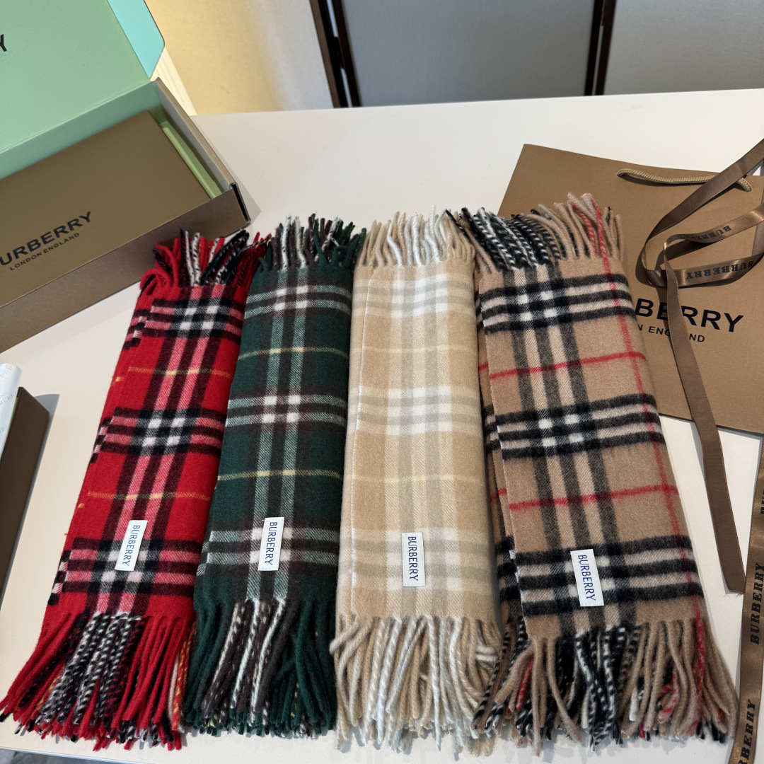 Burberry B家蜈蚣巾金靖同款新品到货 采用内蒙古 羊绒毛 最新款男女通用 重磅推荐 的格子