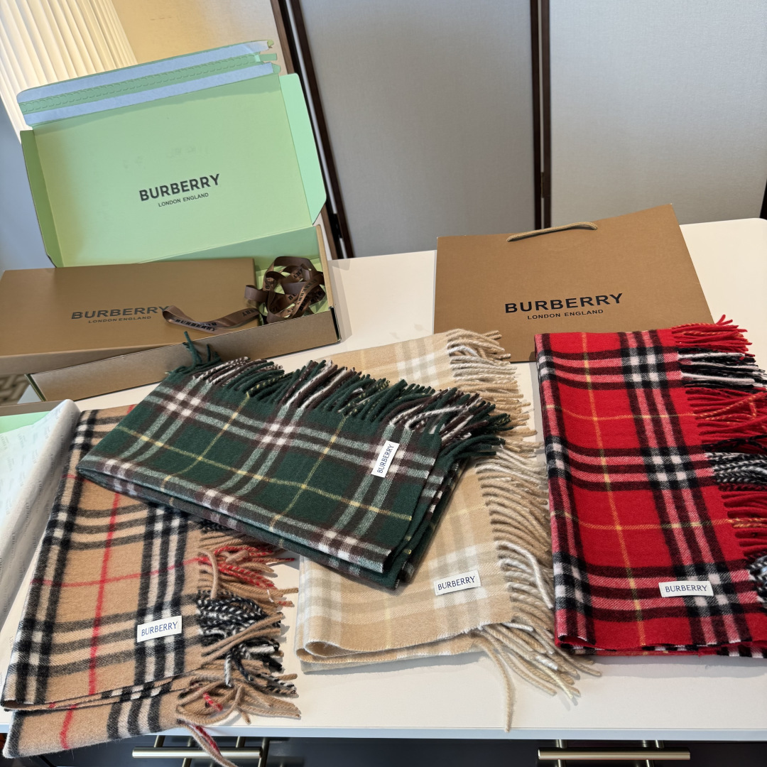 Burberry B家蜈蚣巾金靖同款新品到货 采用内蒙古 羊绒毛 最新款男女通用 重磅推荐 的格子