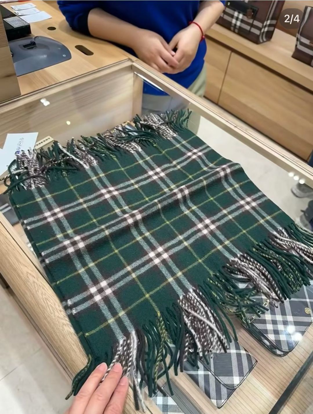 Burberry B家蜈蚣巾金靖同款新品到货 采用内蒙古 羊绒毛 最新款男女通用 重磅推荐 的格子